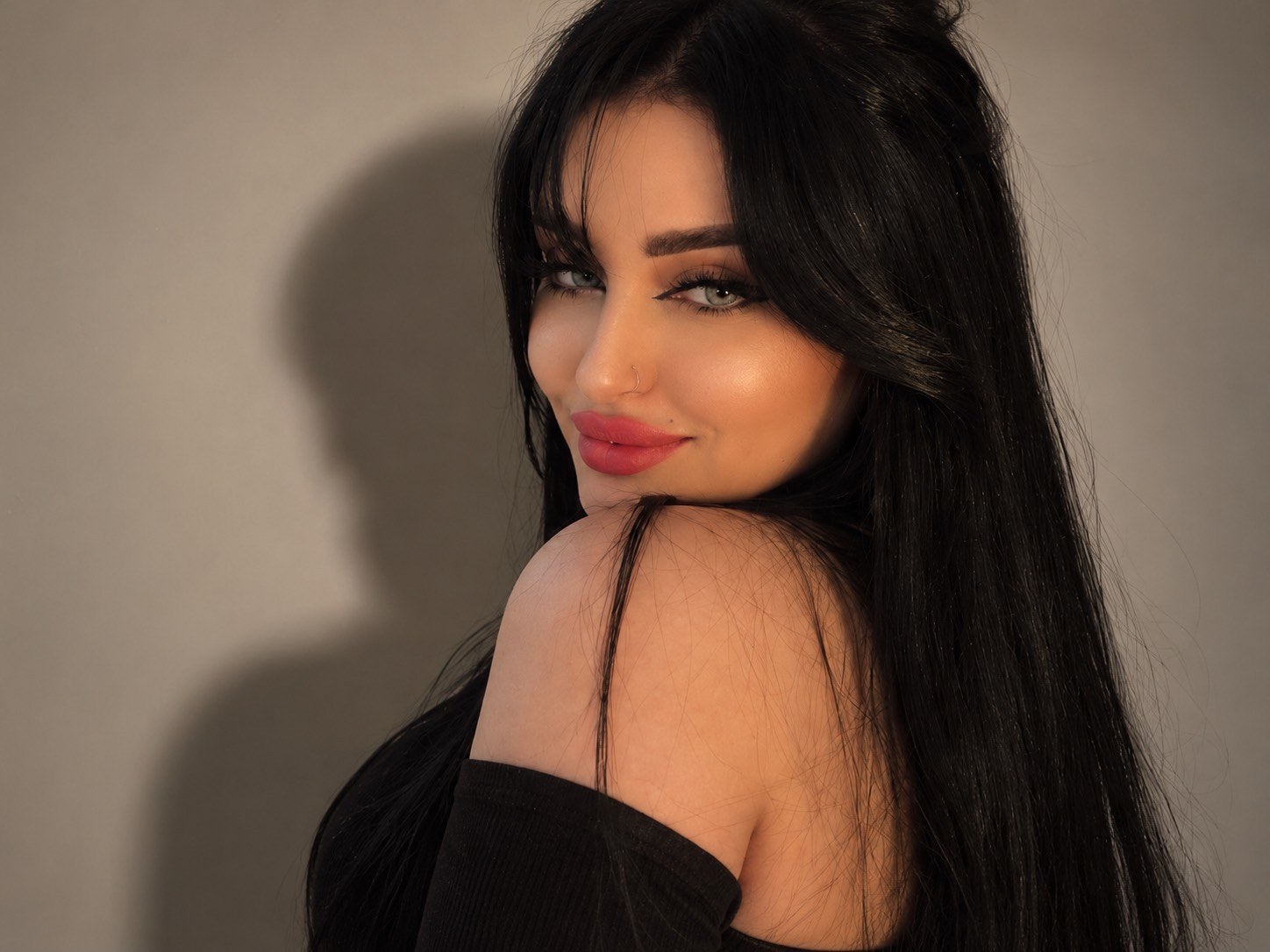 Bella SuperLive profile